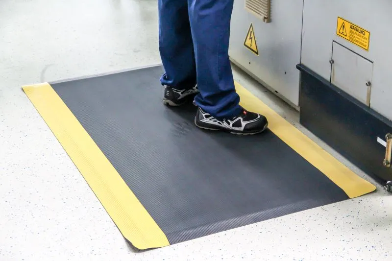 tappeto antifatica m2 con struttura scanalata nero con bordo giallo 90x150cm BMAGGF2