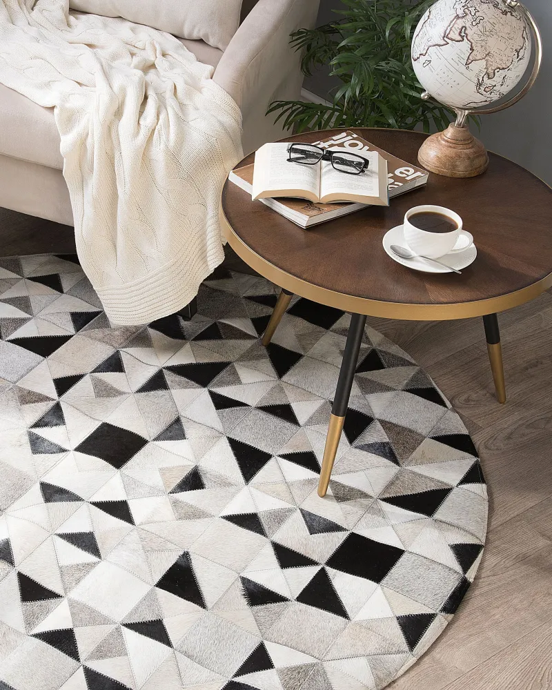 Tappeto pelle color grigio e nero rotondo ⌀ 140 cm KIRKLAR