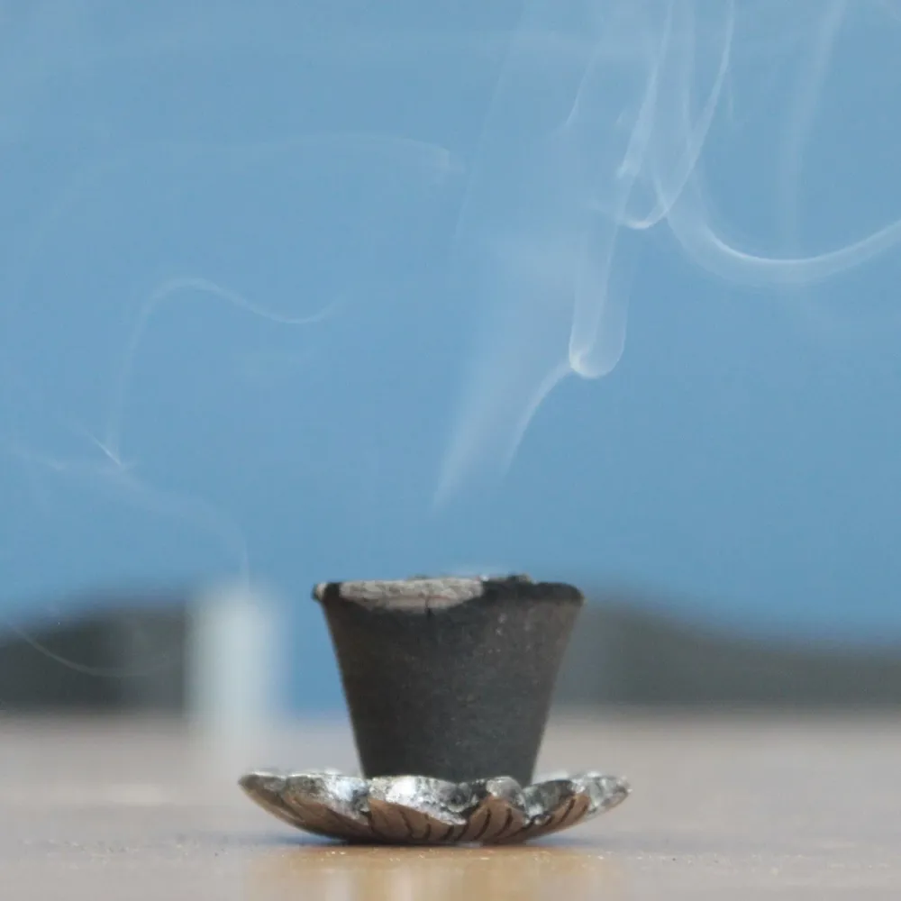 Scatola da 12 tazze di incenso di resina di salvia bianca
