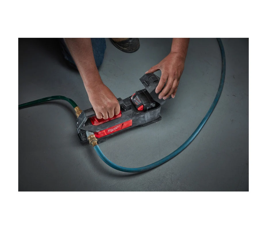 Pompa dell'acqua di superficie e di trasferimento M18 Milwaukee M18BTP-0