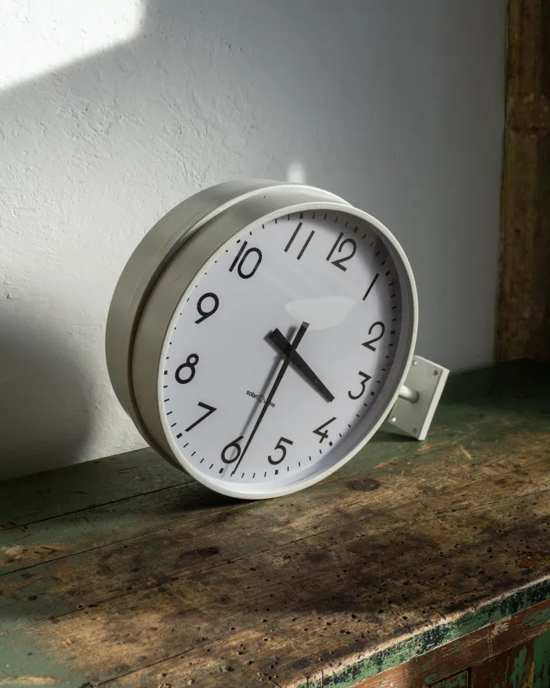 Orologio bifacciale Solari Udine con staffa – anni 70