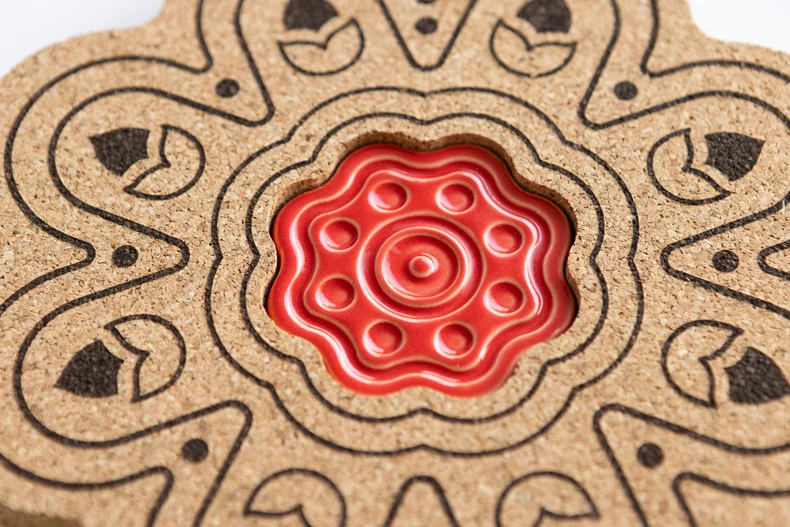 Cork and red ceramica base