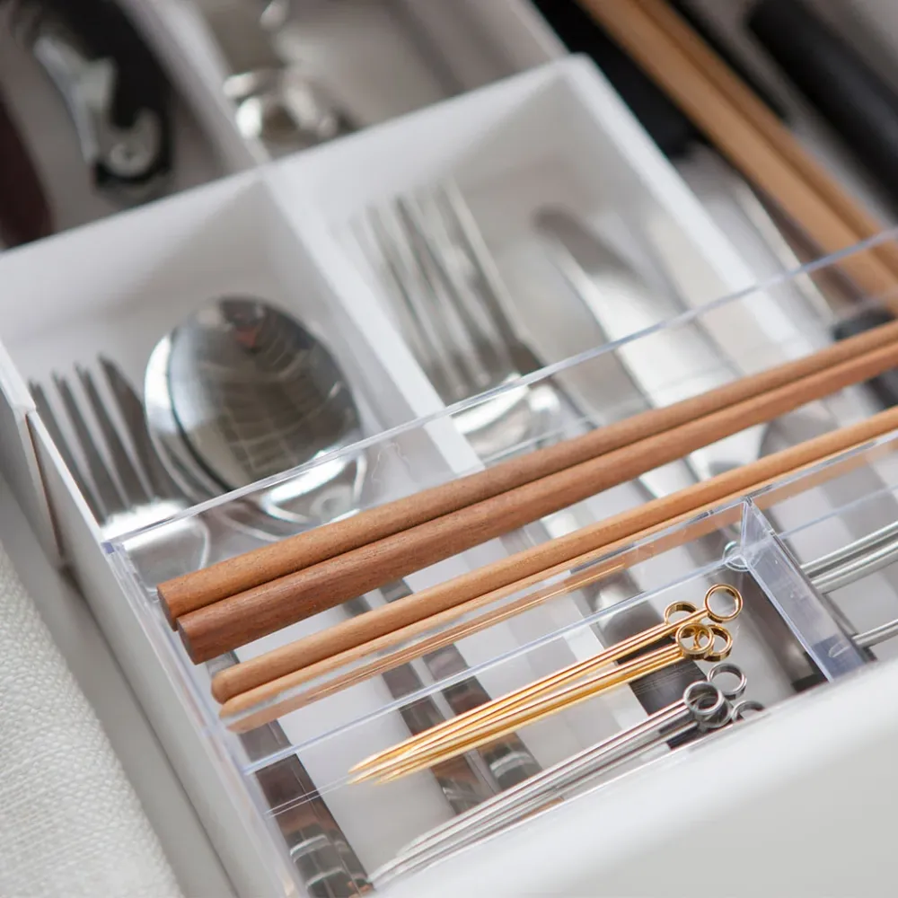 Portaposate estensibile Yamazaki con Fondo Ventilato