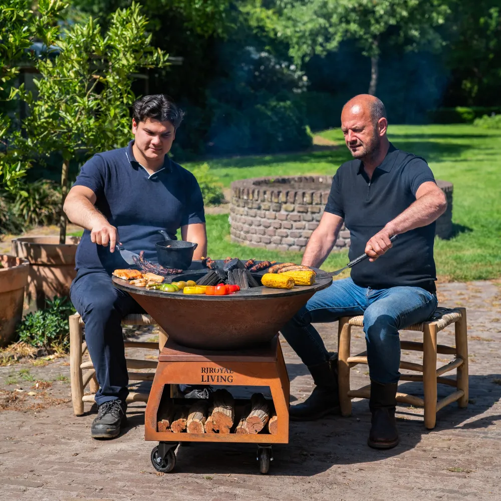 BBQ Plancha Grill Brasero Braciere acciaio Corten con ruote grandi, contenitore per legna e teglia Ø80cm