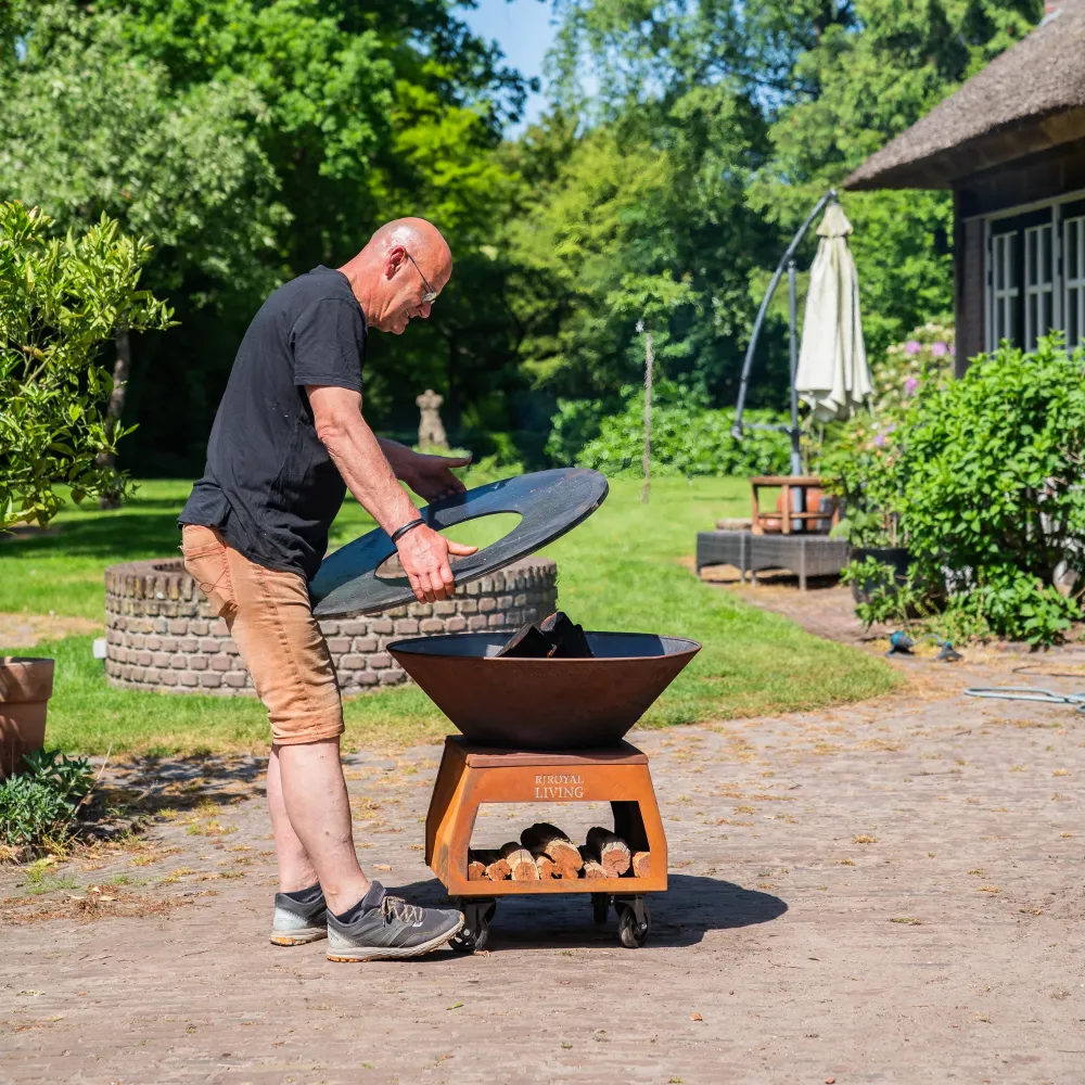 BBQ Plancha Grill Brasero Braciere acciaio Corten con ruote grandi, contenitore per legna e teglia Ø80cm