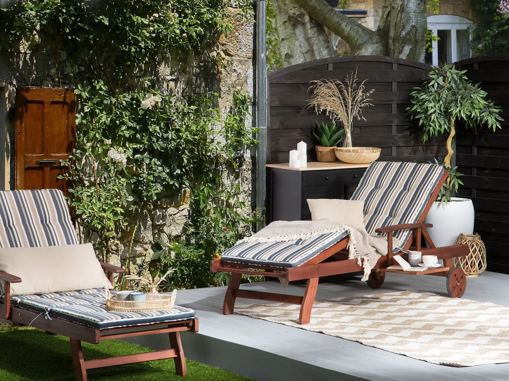 Chaise longue legno di acacia con cuscino righe blu sabbia TOSCANA