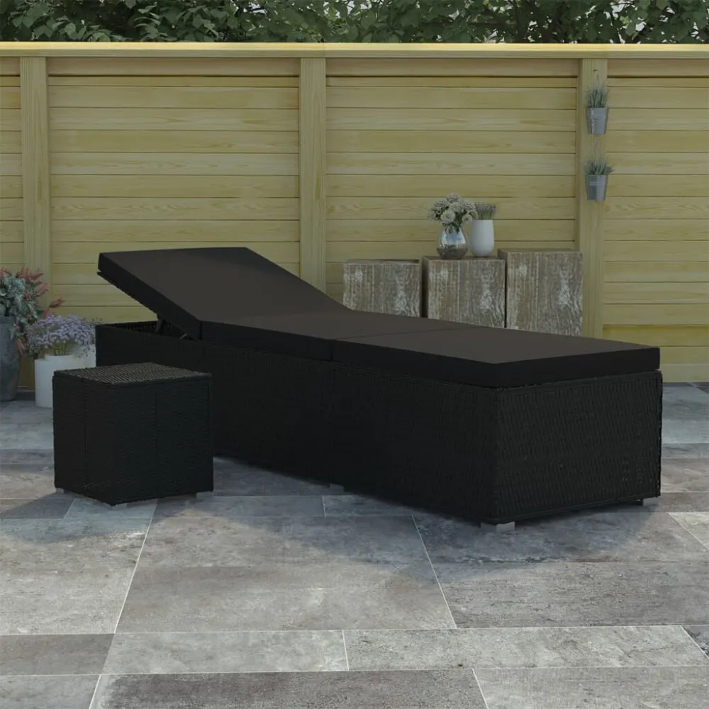 Lettino Prendisole con Cuscino e Tavolino Polyrattan Nero con Portabicchiere Integrato