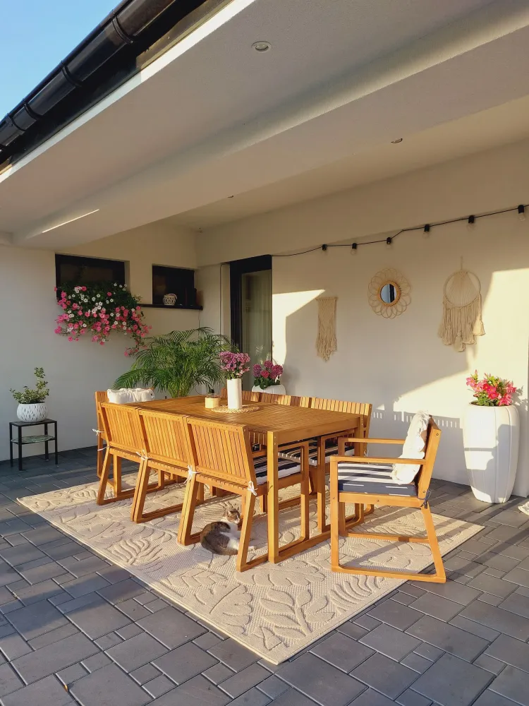 8 Seater Acacia Wood Garden Dining Set Navy Blue and White Cushions SASSARI con Sistema di Montaggio Rapido