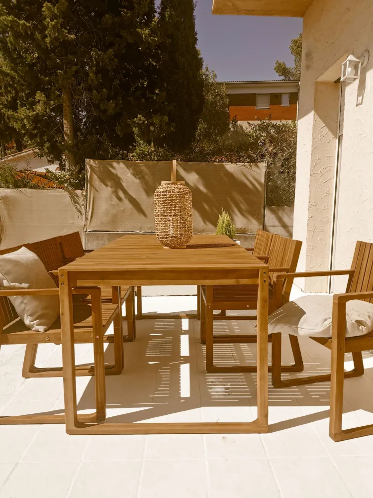 8 Seater Acacia Wood Garden Dining Set Navy Blue and White Cushions SASSARI con Sistema di Montaggio Rapido