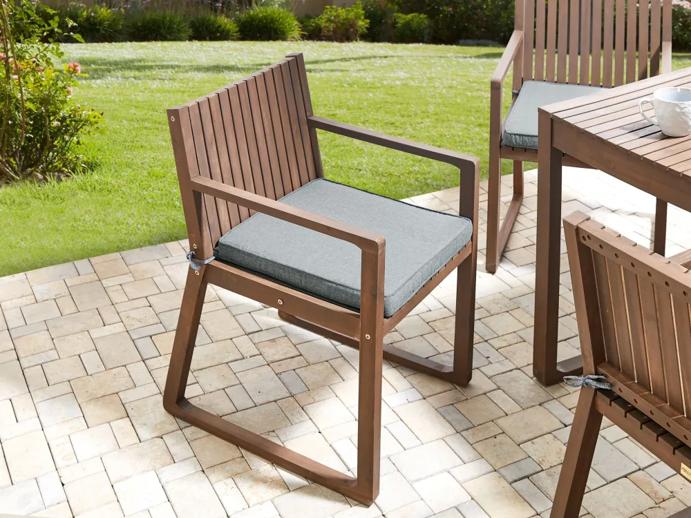 Set da giardino 8 posti legno di acacia cupo con cuscini grigio SASSARI