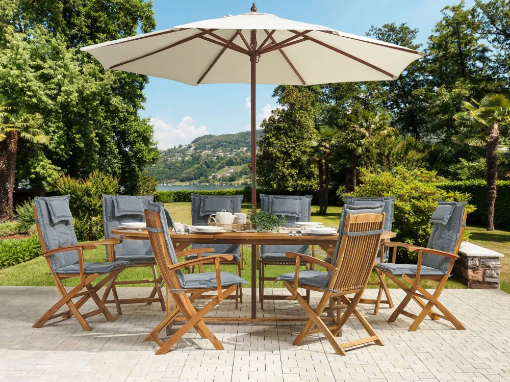 Set da giardino di un tavolo e 8 sedie con cuscini grigi e un ombrellone MAUI con Struttura Acciaio