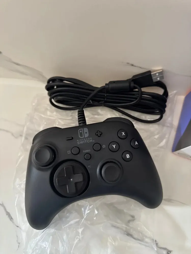 Controller Nintendo Switch Horipad nuovo con filo