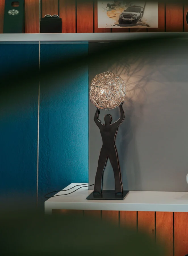 Fil de Fer Uomo della Luce S lampada da tavolo sfera filo d'alluminio naturale