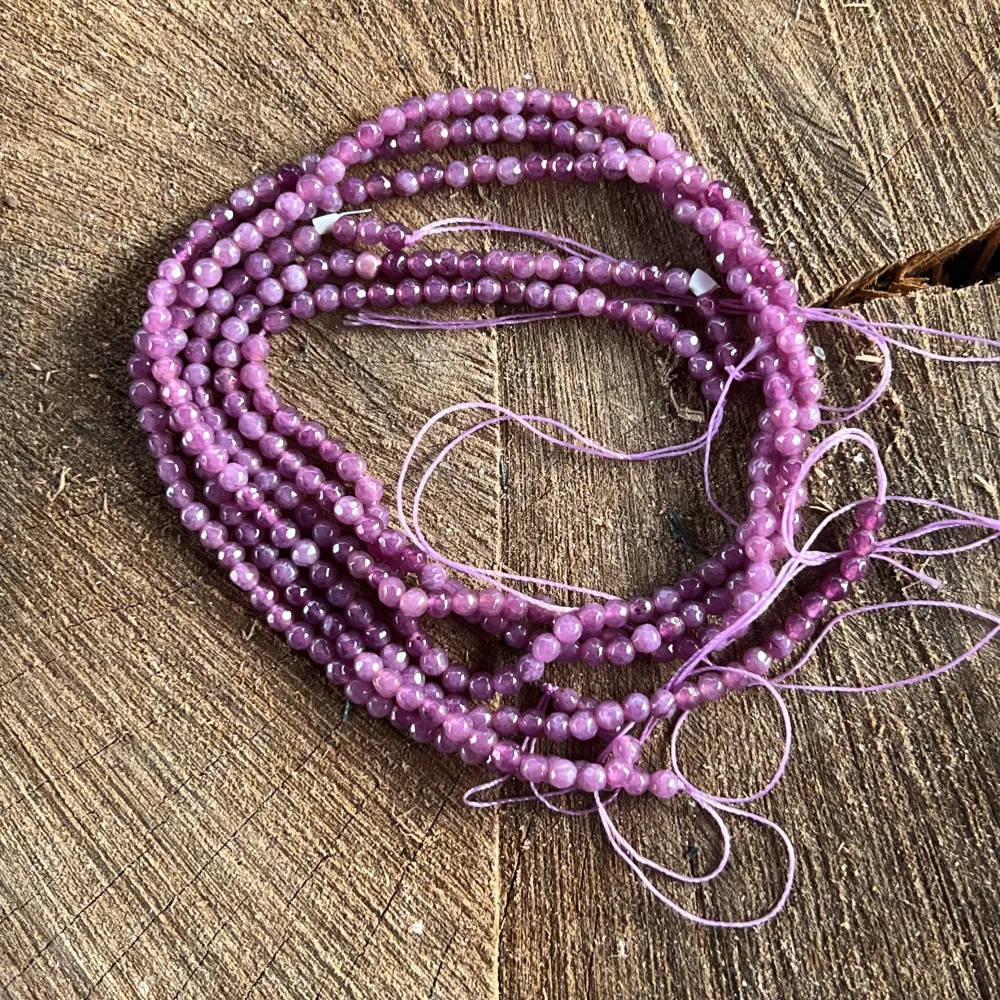 Filo di perle pietre semipreziose sfere sfaccettate AGATA VIOLA