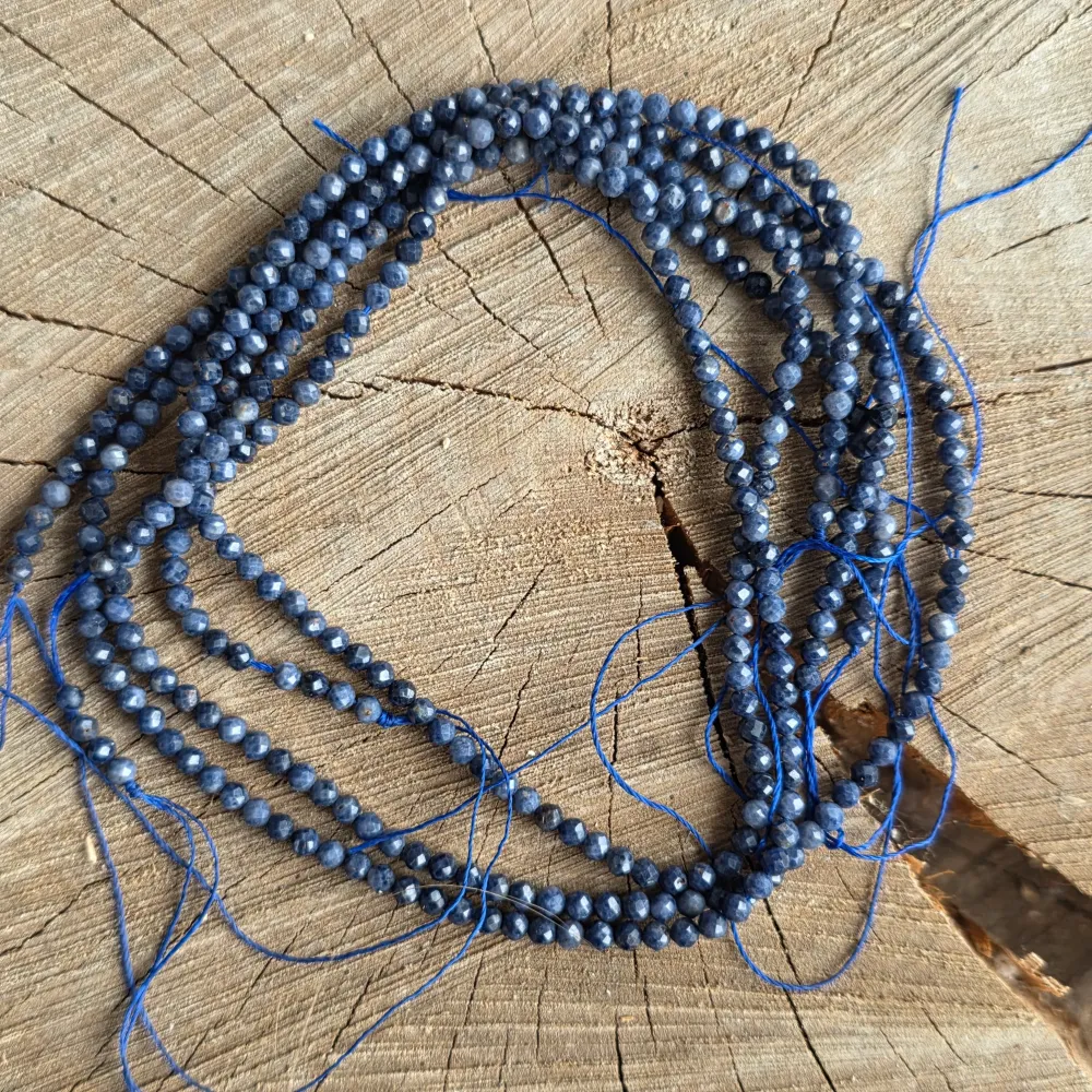 Filo di perle di pietre semipreziose sfere sfaccettate ZAFFIRO | Modello 2