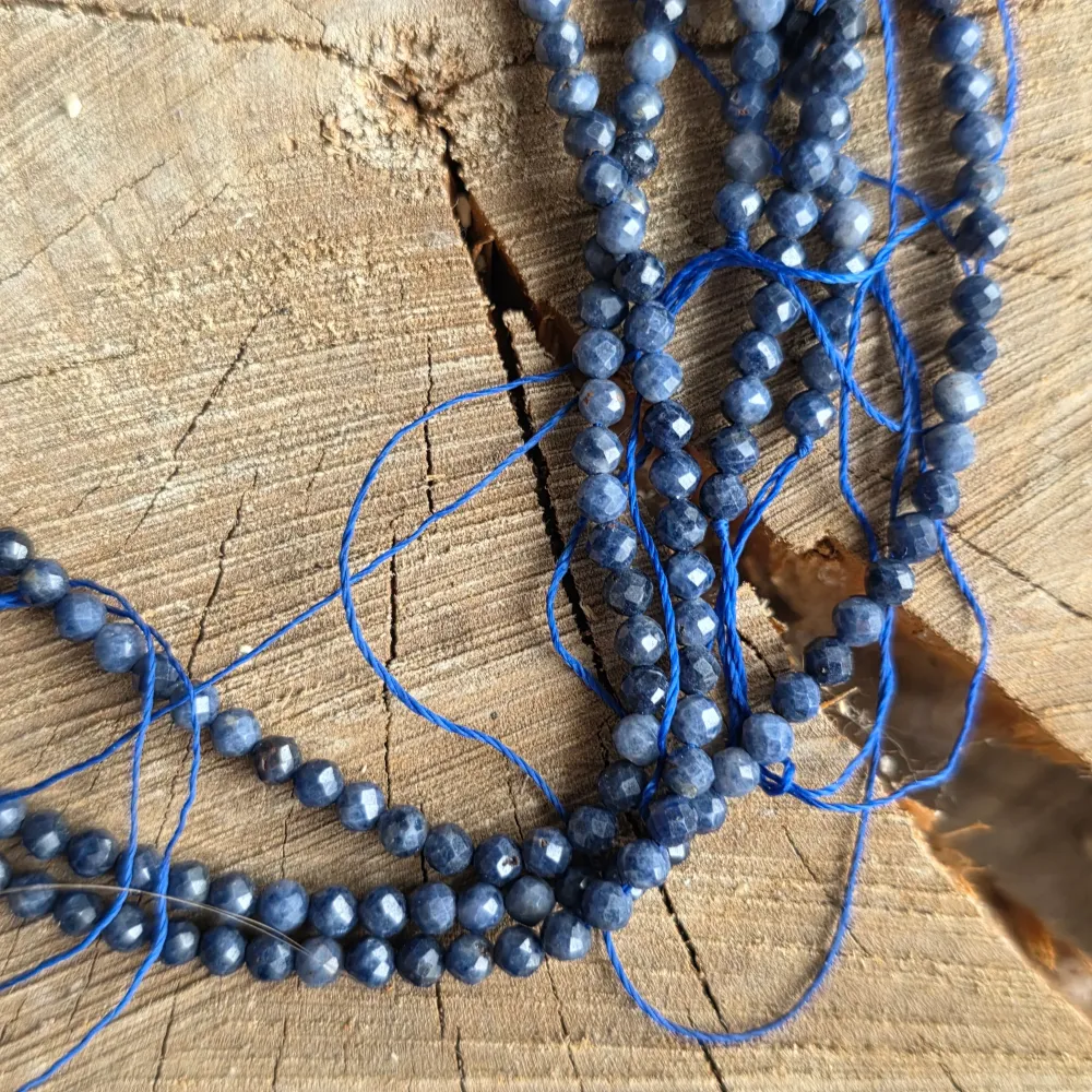 Filo di perle di pietre semipreziose sfere sfaccettate ZAFFIRO | Modello 2