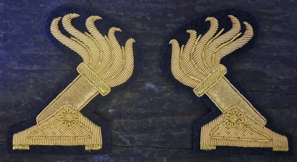 WW1 RIPRODUZIONE COPPIA FREGI BOMBARDIERE FILO COLOR ORO