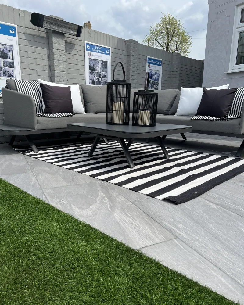 Tappeto da esterno bianco-nero 160 x 230 cm TAVAS