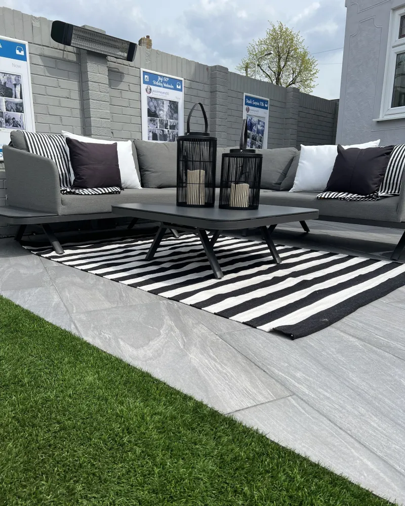 Tappeto da esterno bianco-nero 160 x 230 cm TAVAS