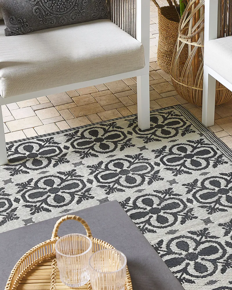 Tappeto da esterno nero / bianco con motivo geometrico 120 x 180 cm NELLUR