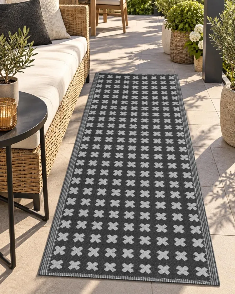 Tappeto da esterno nero con motivo geometrico 90 x 180 cm ROHTAK