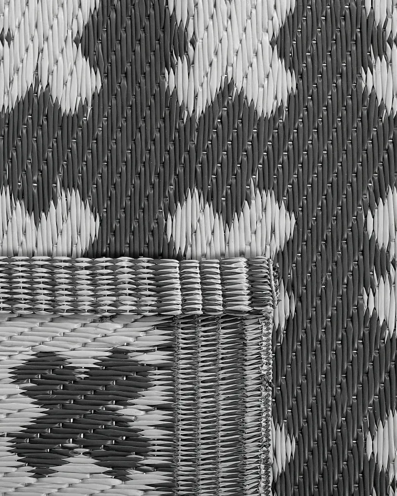 Tappeto da esterno nero con motivo geometrico 90 x 180 cm ROHTAK