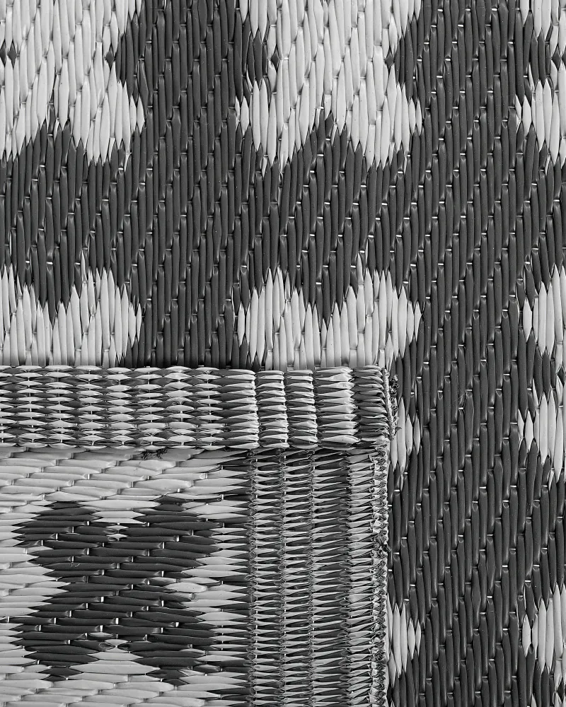Tappeto da esterno nero con motivo geometrico 90 x 180 cm ROHTAK