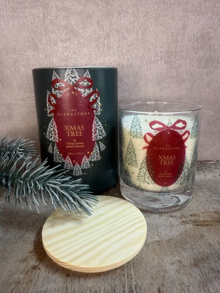 Candela profumata all'albero di Natale