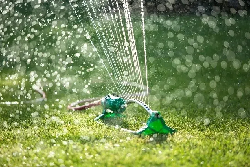 Irrigatore oscillante per giardino gittata 15-20 m. GreenTech