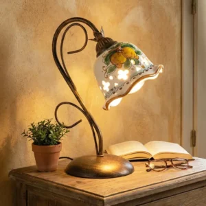 Lumetto lampada da comodino 1 luce ferro battuto e ceramica realizzata e decorata artigianalmente mano art. limoni