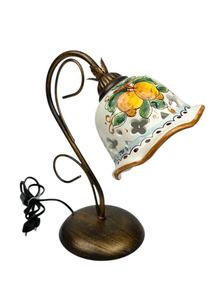 Lumetto lampada da comodino 1 luce ferro battuto e ceramica realizzata e decorata artigianalmente mano art. limoni