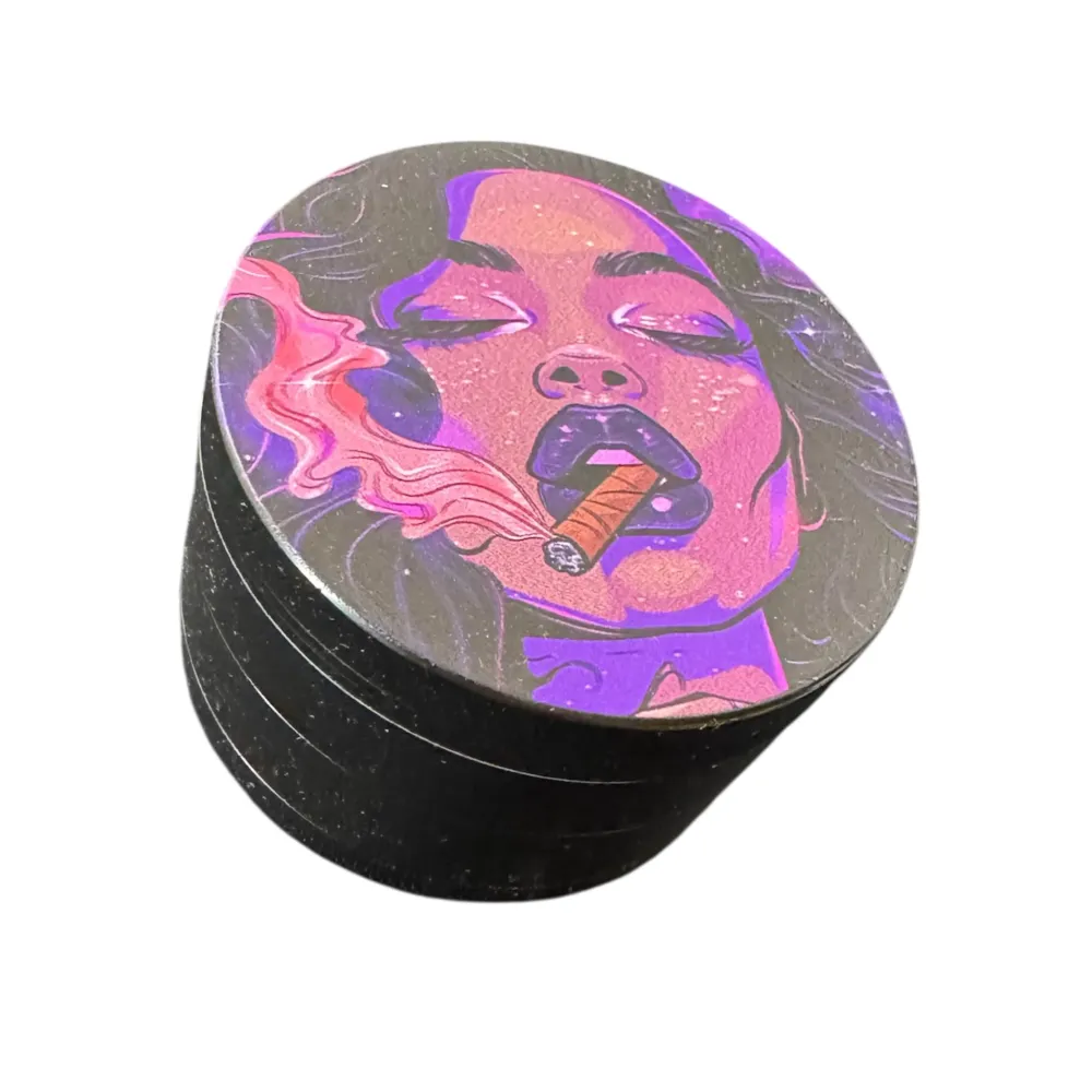 XXL grinder metallo 4 pezzi con artwork sexy – 63 mm