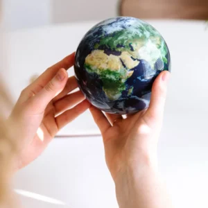 Globo terrestre con nuvole - Mova