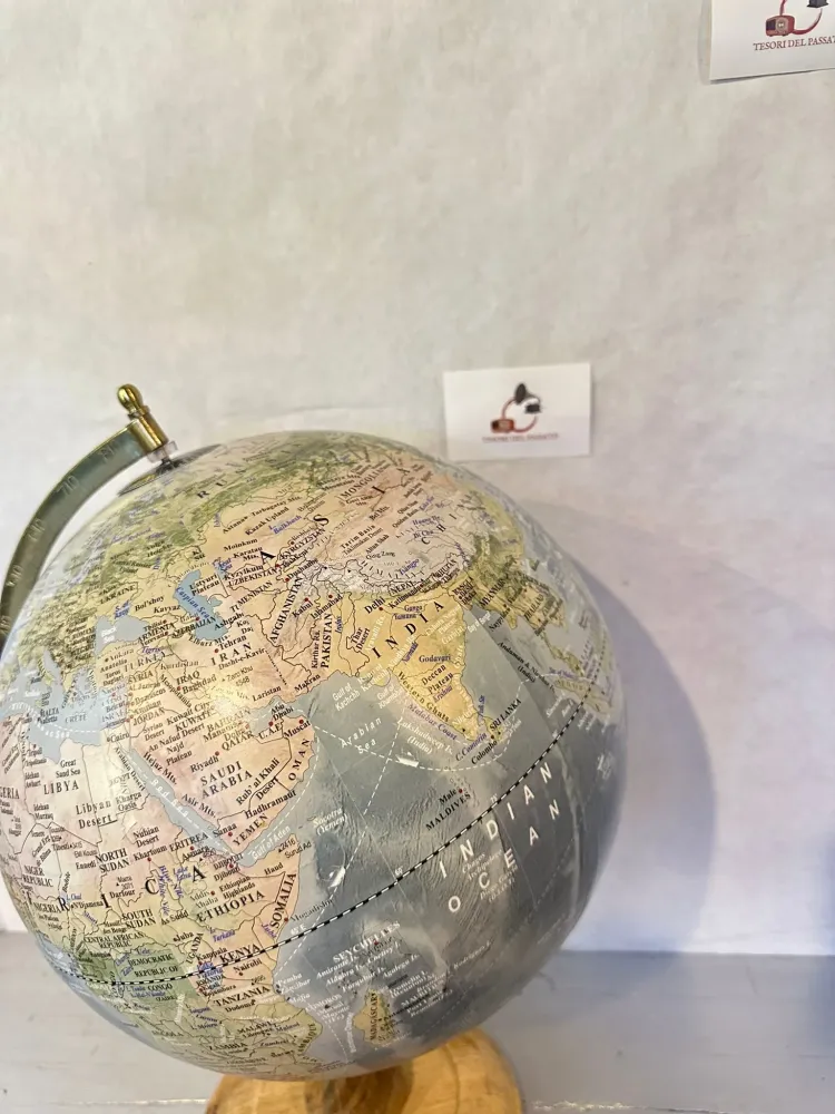 Mappamondo Vintage Blu con Base Legno – Globo Terrestre Elegante da Tavolo per Arredamento e Studio