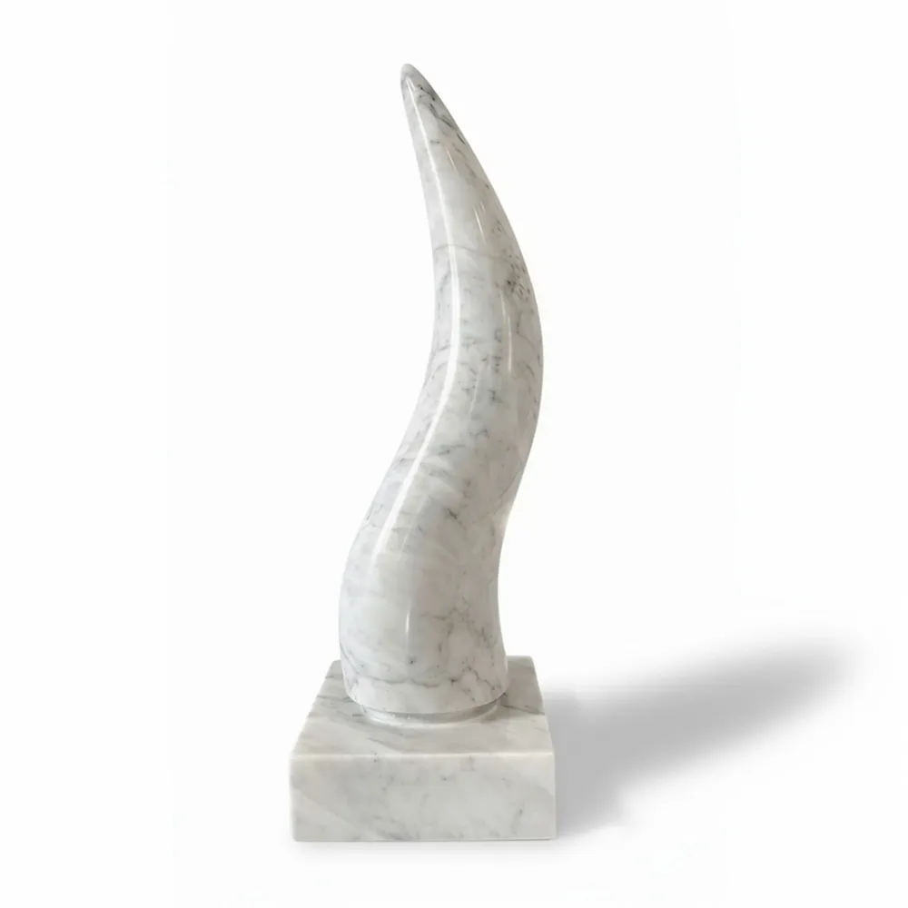 Corno Design Scultura Marmo di Carrara – Portafortuna 75 cm