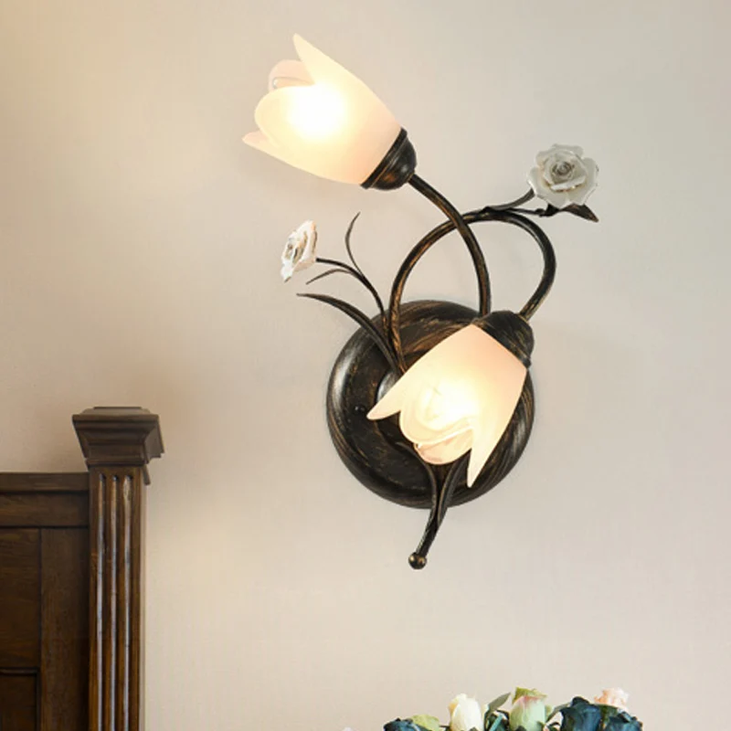 Lampada da parete 2 teste con finitura bronzo Lampada da parete vetro smerigliato con fiori da giardino americano, sinistr...