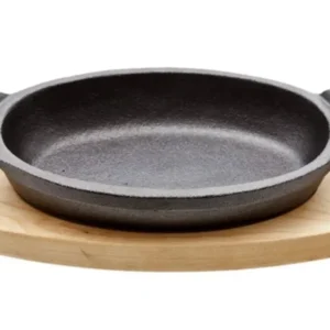 Padella ovale ghisa 15,5x10 cm su tavola di legno