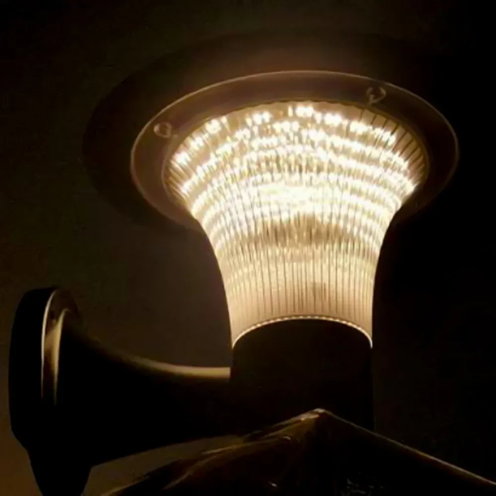 V-TAC Lampada LED 15W 1900lm da Muro con Pannello Solare e Batteria LiFePO4 3.2V + Sensore di Movimento Colore Nero CCT 40...