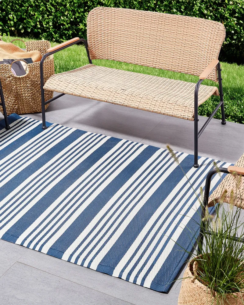 Tappeto da giardino blu ombroso e bianco 120 x 180 cm ELURU