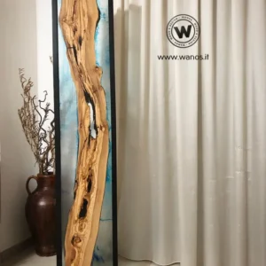Piantana di design realizzata legno massello di ulivo secolare immerso mare di resina effetto acqua marina