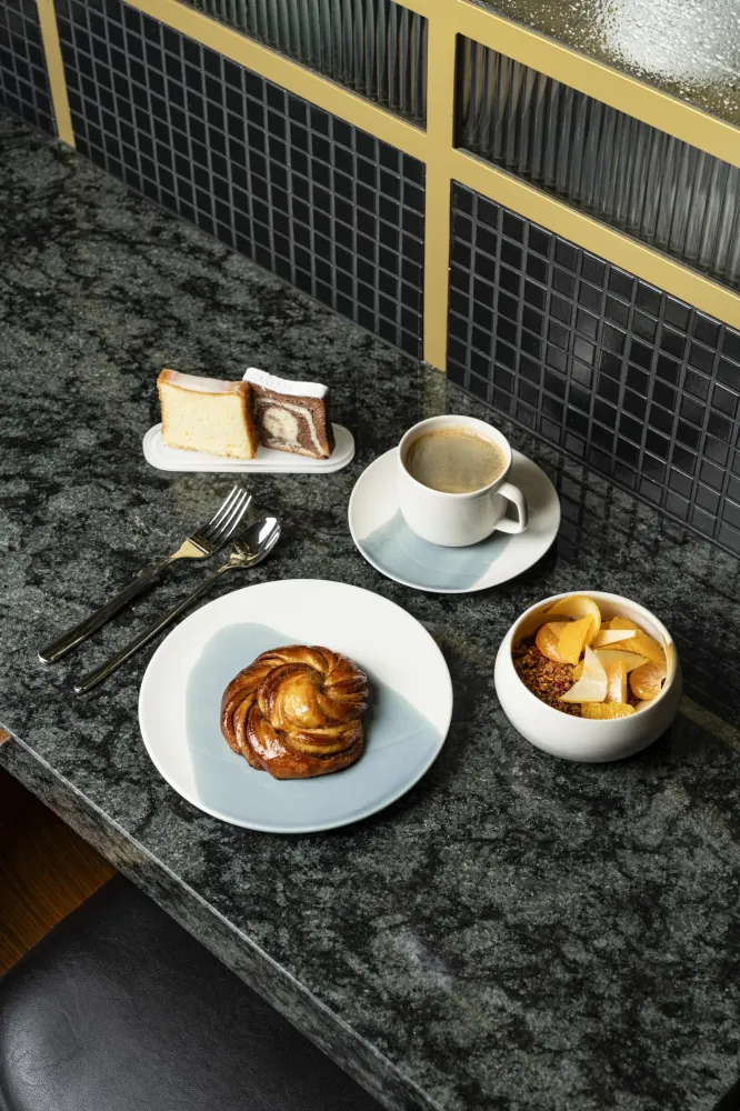 Piatto da dessert Confluence D21,5 cm alabastro fiordo bianco
