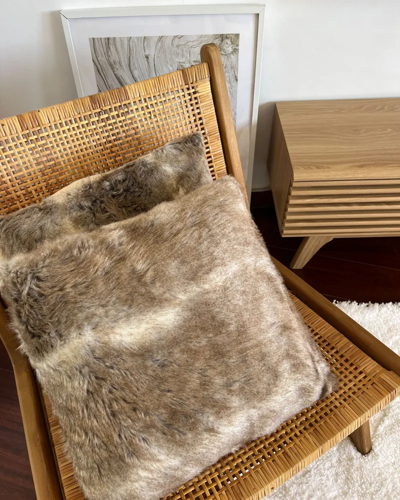 Set di 2 cuscini pelliccia marrone 45 x 45 cm HORDEUM