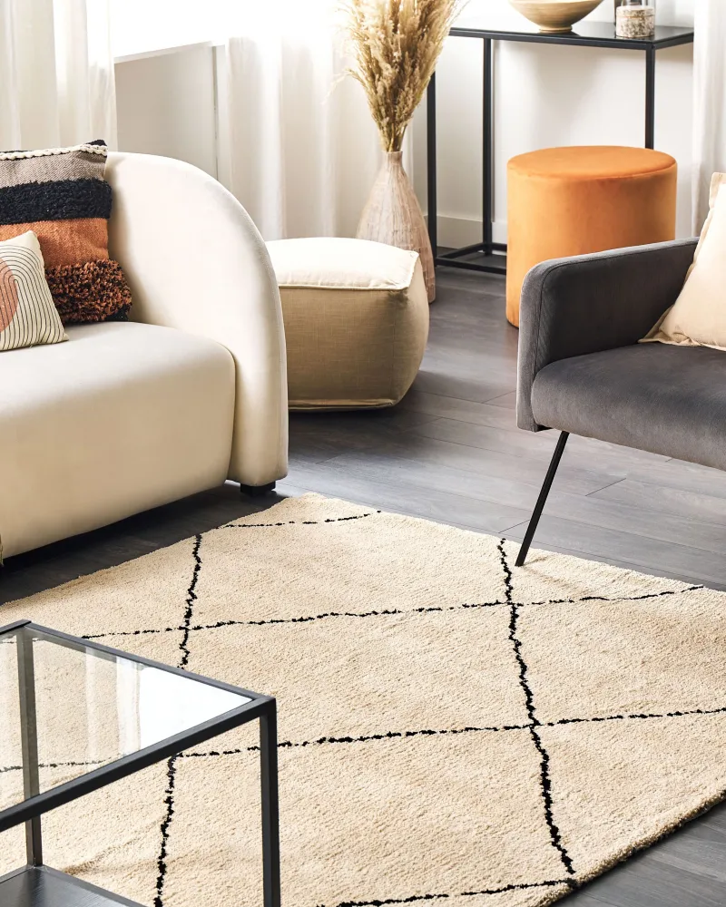 Tappeto beige e nero 140 x 200 cm MUTKI