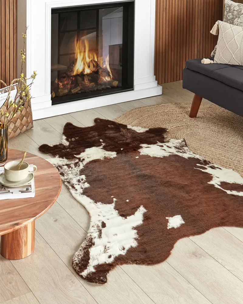 Tappeto ecopelle mucca marrone e bianco 130 x 170 cm BOGONG