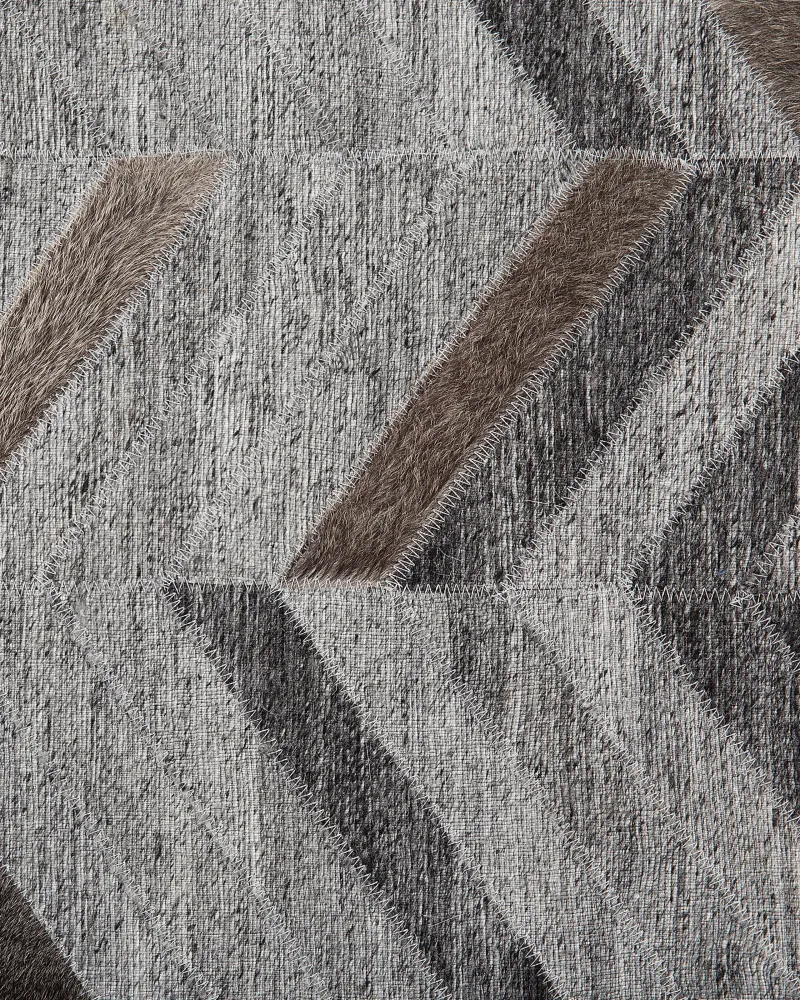 Tappeto pelle color grigio 140 x 200 cm pelo basso ARKUM