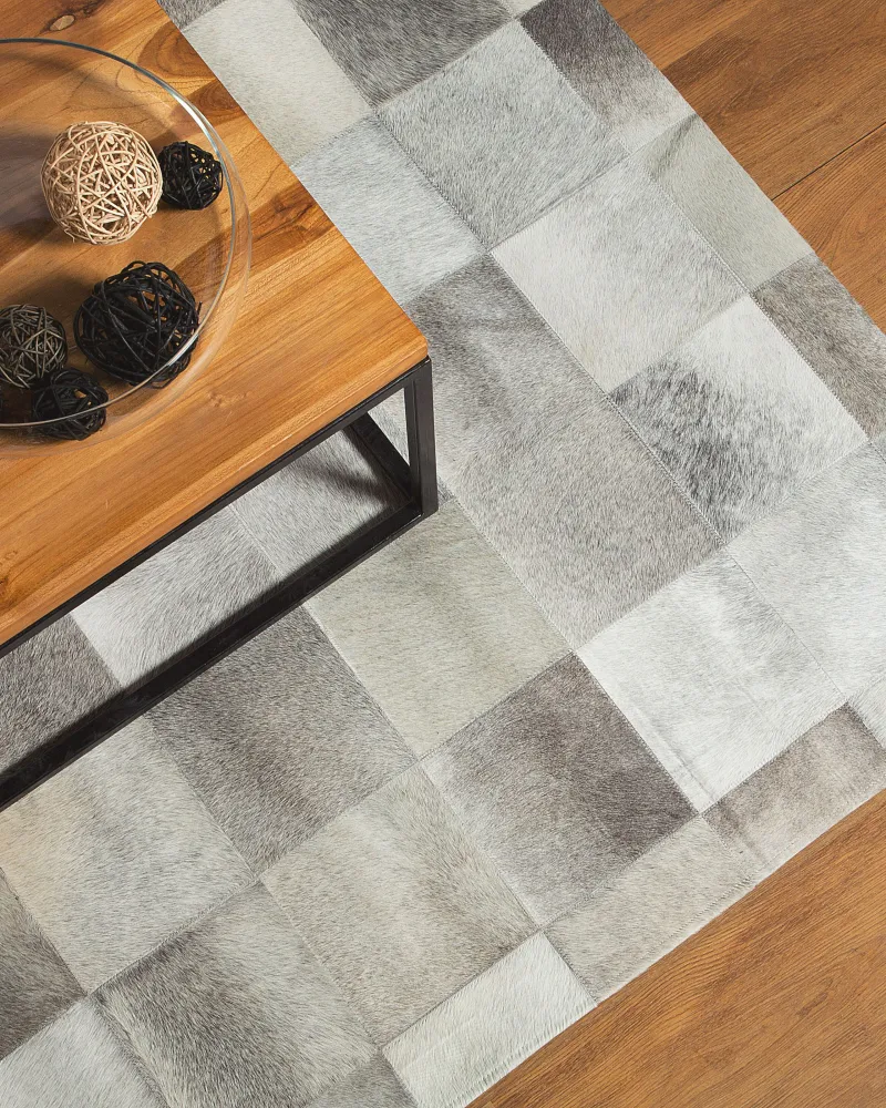 Tappeto pelle grigia 140 x 200 cm ALACAM