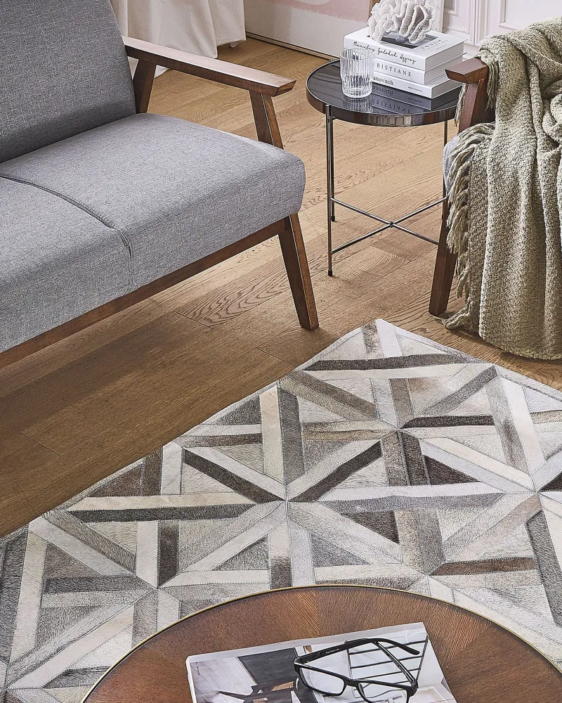 Tappeto Pelle Marrone e Crema 140 x 200 cm TAYTAN