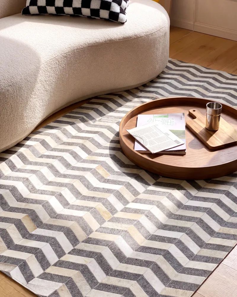 Tappeto pelle di mucca grigio e crema 140 x 200 cm BAGGOZE
