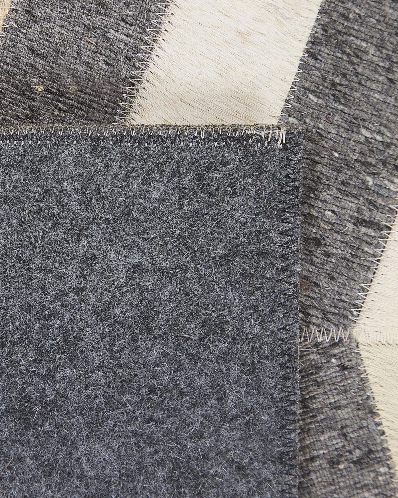 Tappeto pelle di mucca grigio e nocciola 140 x 200 cm BAGGOZE