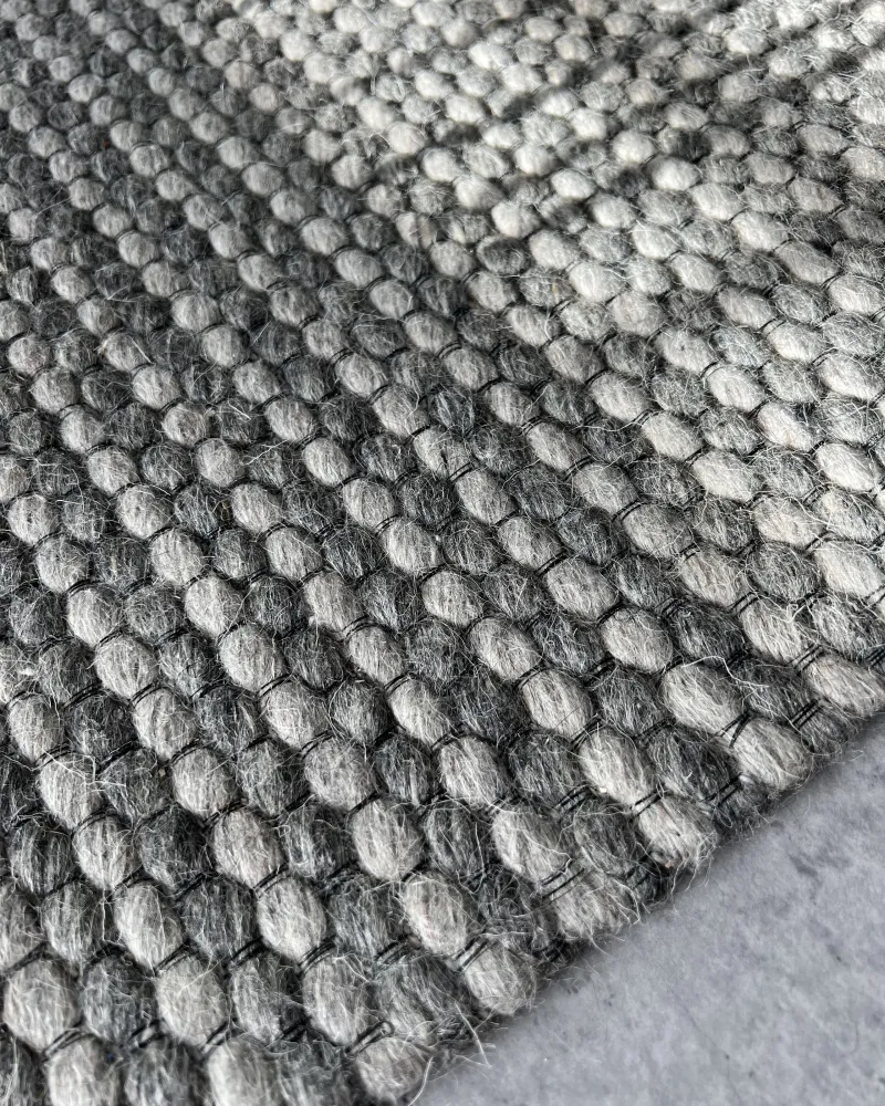 Tappeto pelo corto colore grigio palese 140 x 200 cm KILIS